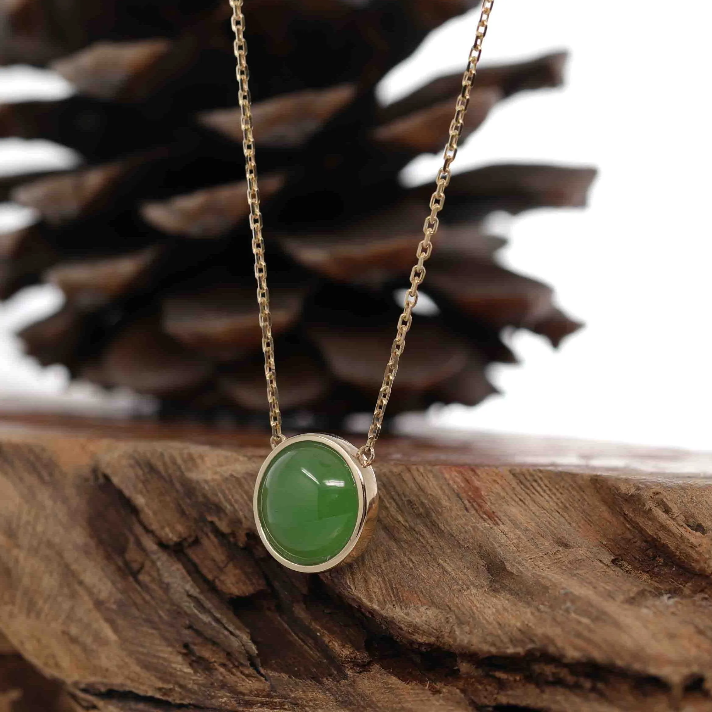 14K Gold Genuine Very High-quality Green Apple Green Jade Circle Pendant Necklace