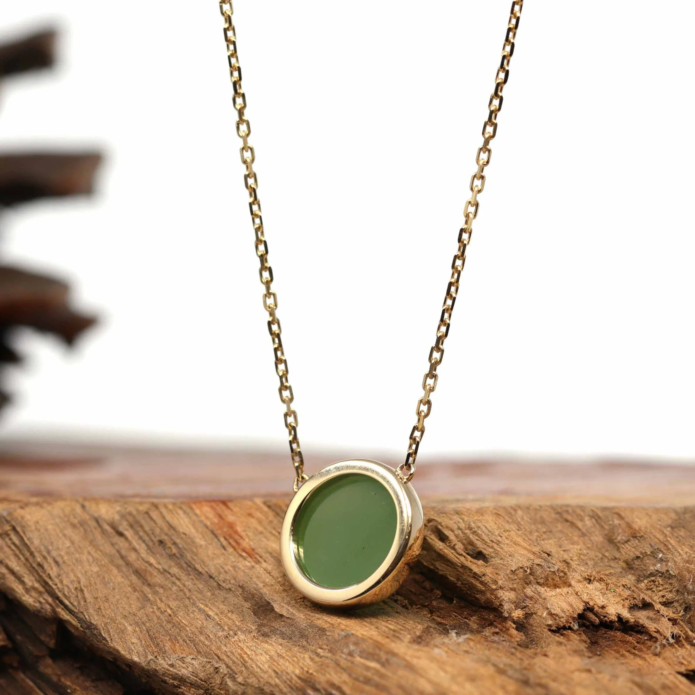 14K Gold Genuine Very High-quality Green Apple Green Jade Circle Pendant Necklace