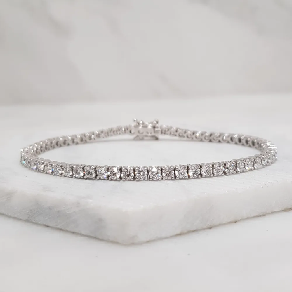 18ct White Gold Brilliant Cut Diamond Tennis Bracelet - 5.52ct