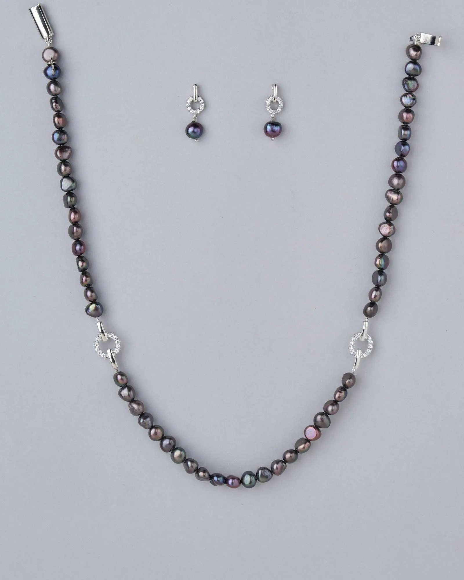 Beauty In Subtlety Pearl Necklace Set
