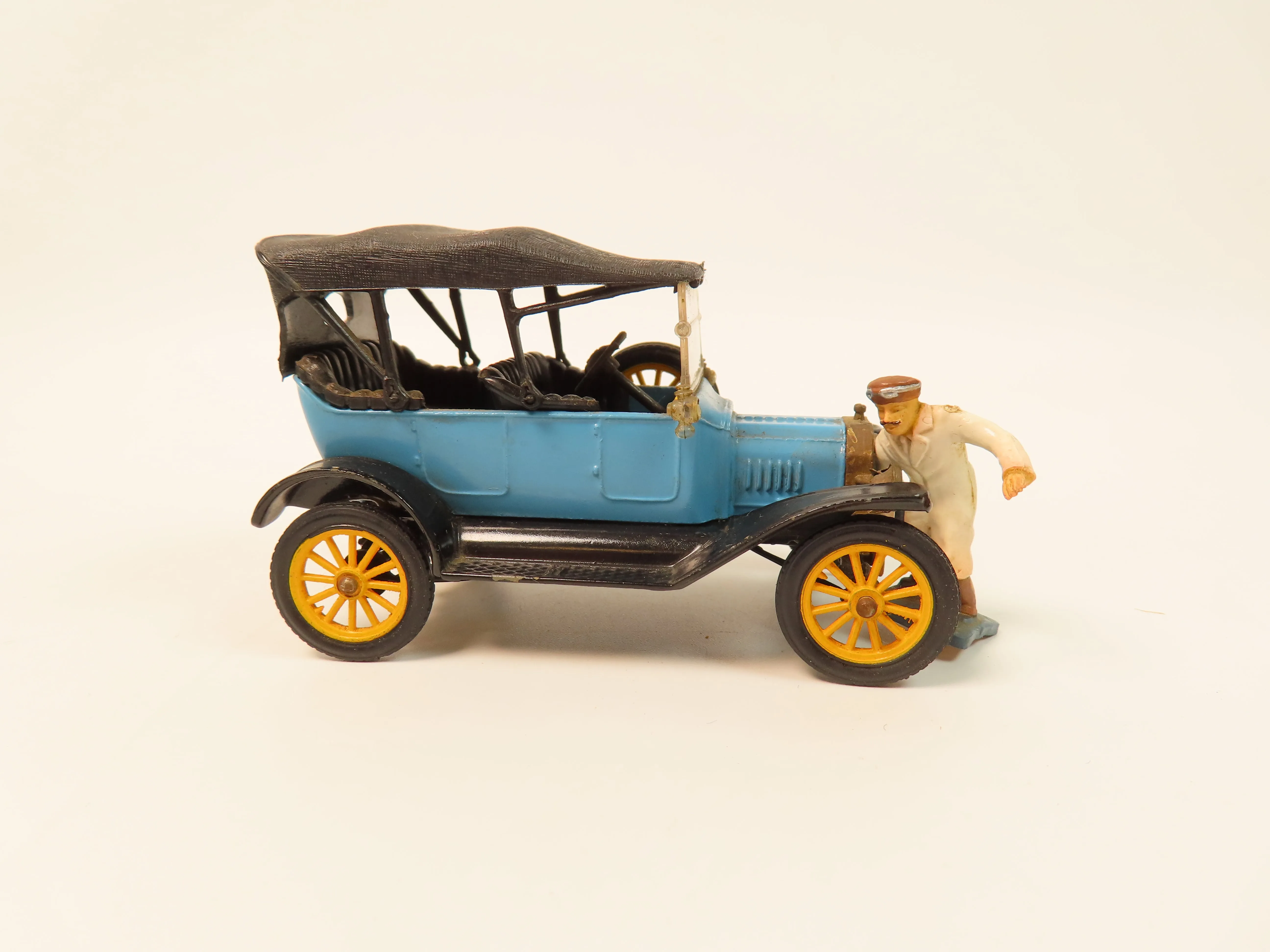 Corgi Classics 9013 - 1915 Ford - 99% Mint/Boxed!