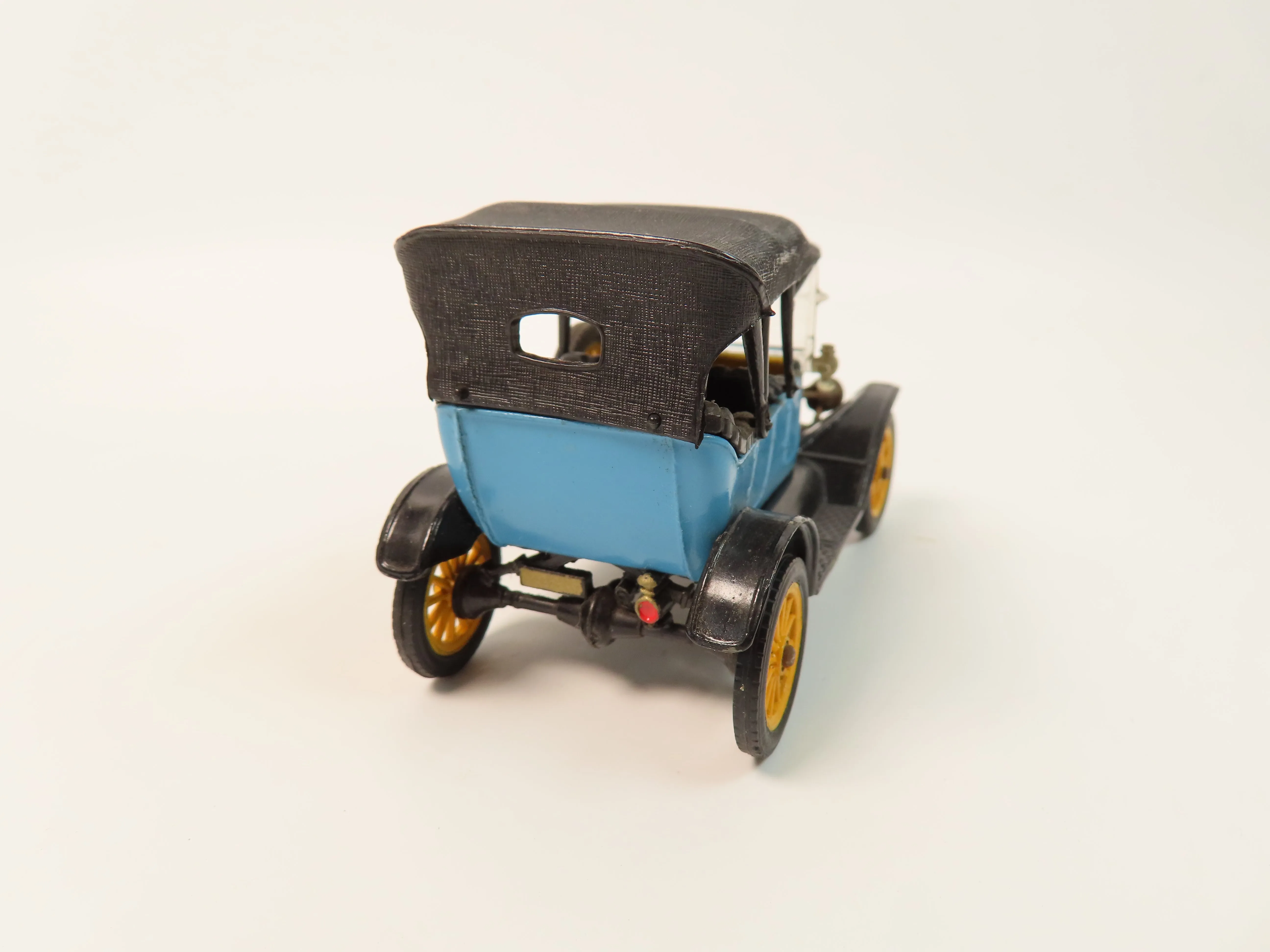 Corgi Classics 9013 - 1915 Ford - 99% Mint/Boxed!