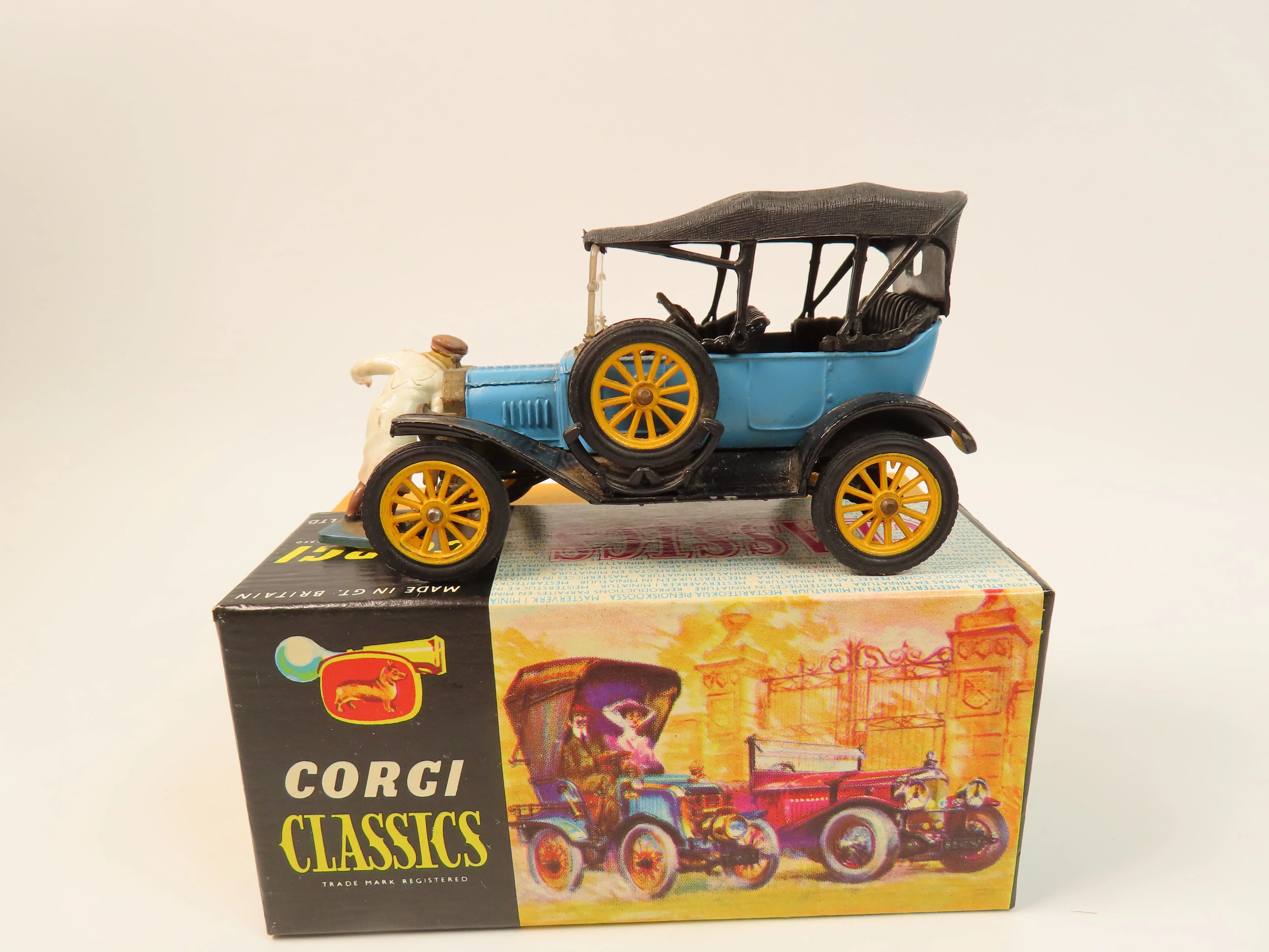 Corgi Classics 9013 - 1915 Ford - 99% Mint/Boxed!