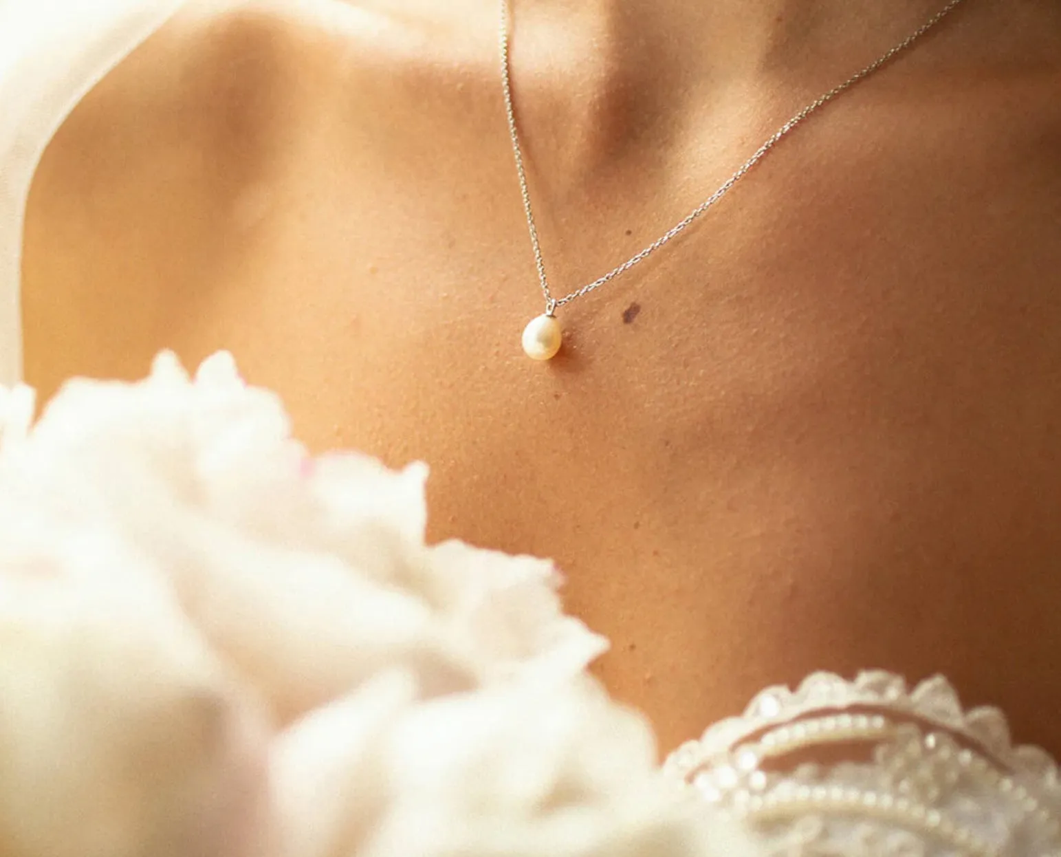 FAVOURITE PEARL DROP NECKLACE