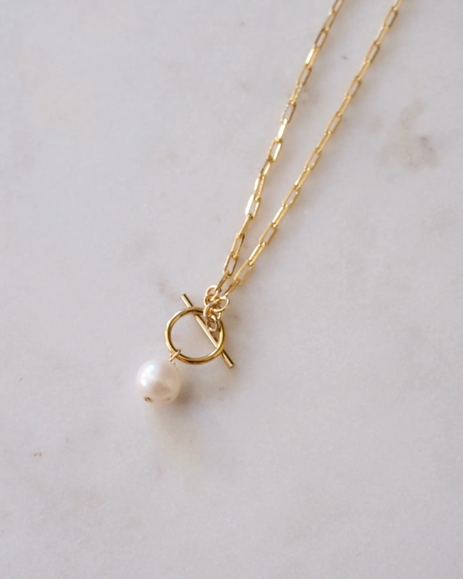 Pearl lock necklace