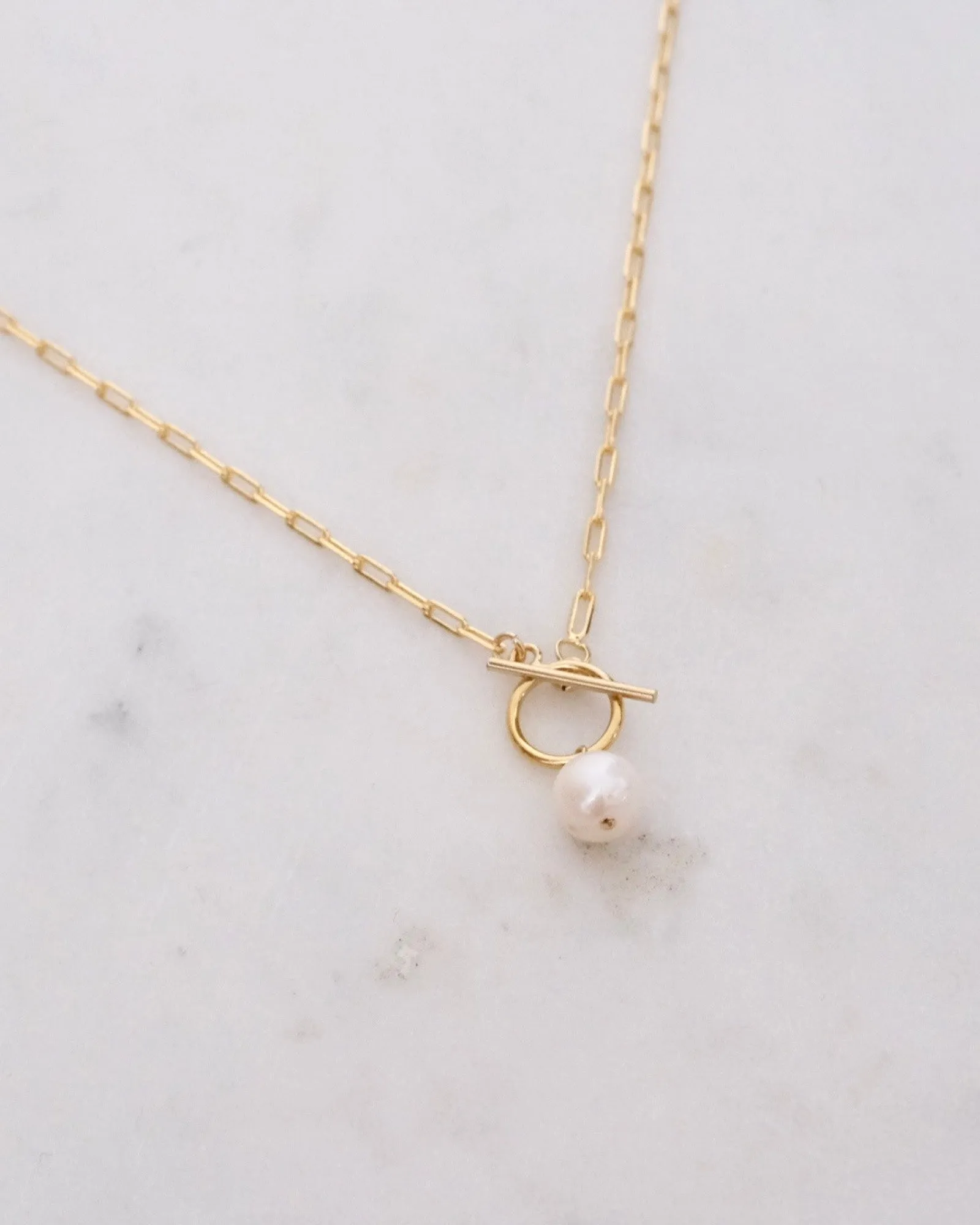 Pearl lock necklace
