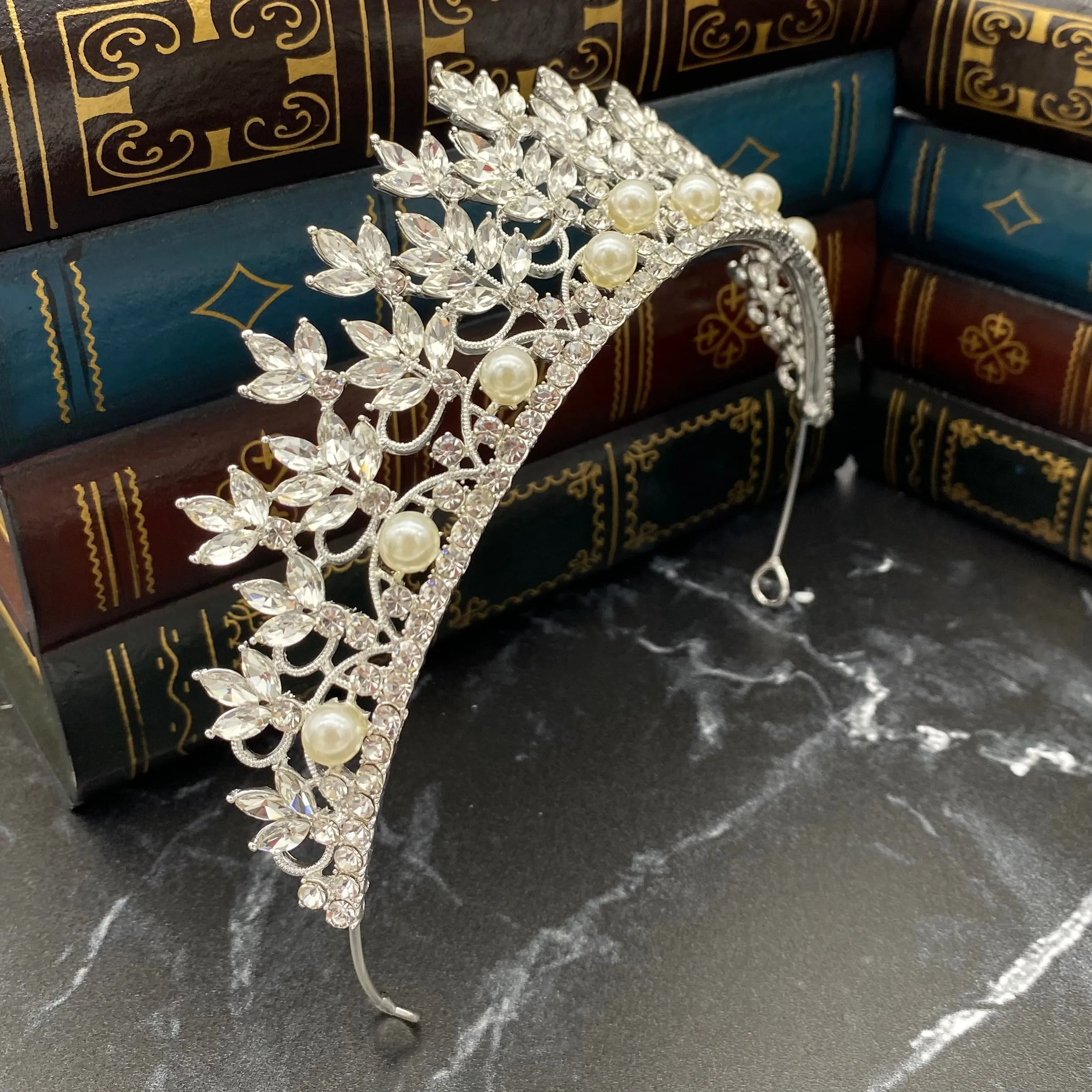 Sandy’s Tiara in Silver