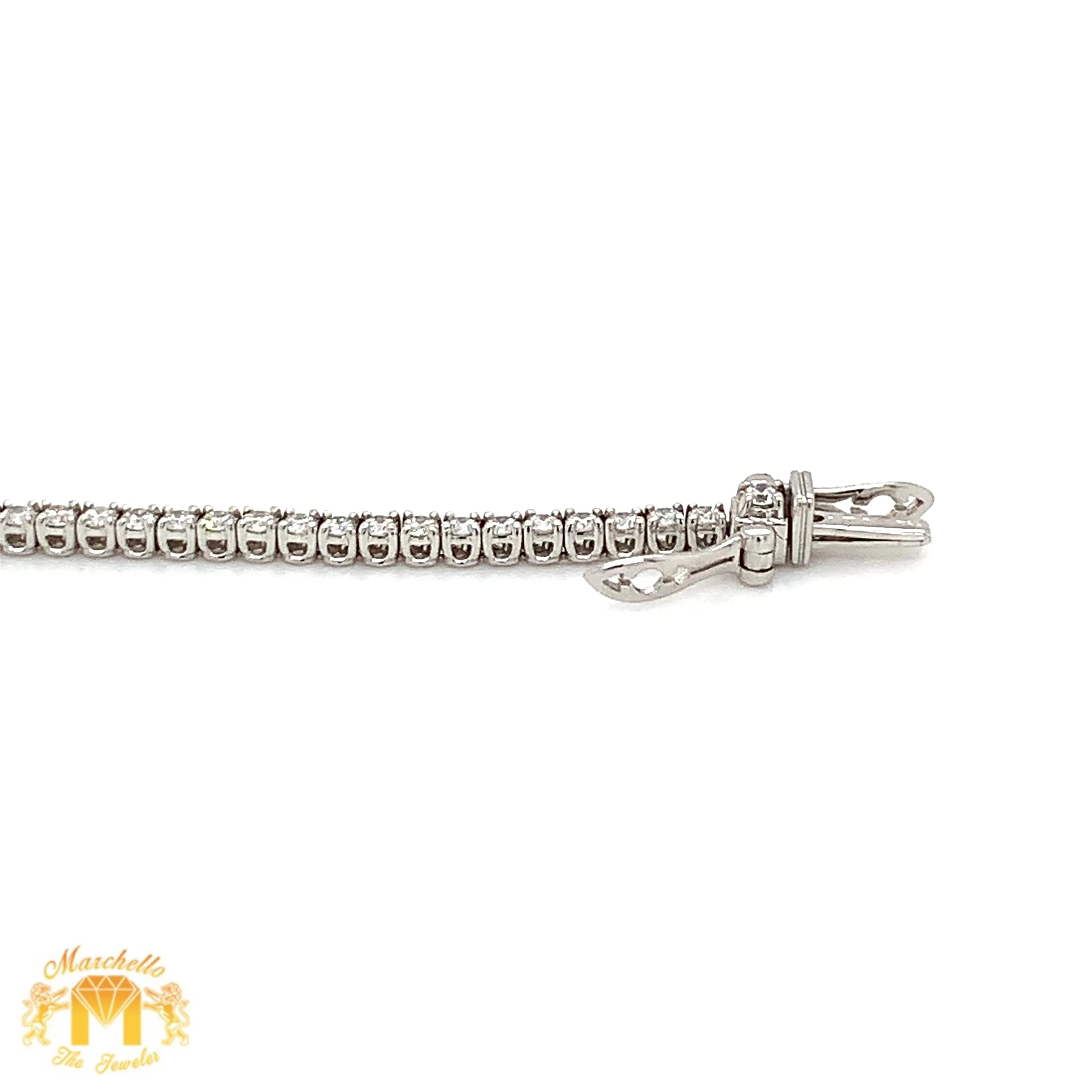VVS/vs EF color high clarity diamonds set in a 18k Gold Tennis Ladies`Bracelet with Baguette and Round Diamonds