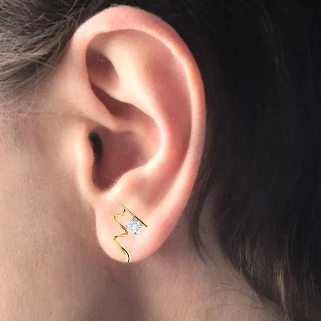 Wave Style 18k Gold Earrings With Diamonds